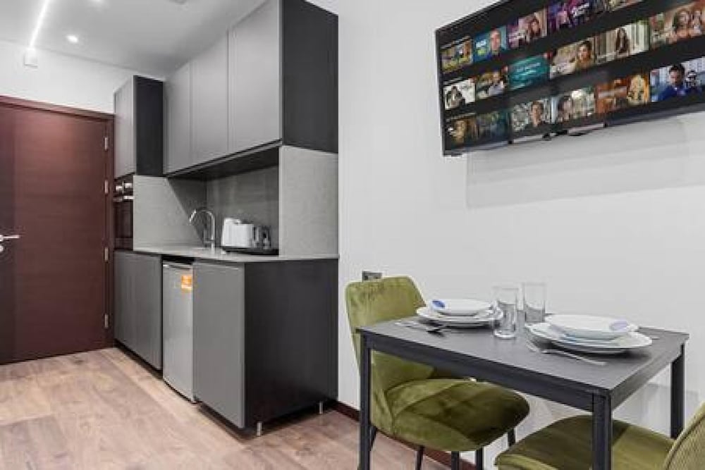 Luxury Spacious 2 Person Suite in North London