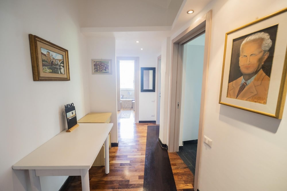 Testaccio Luminous and Large Apartment