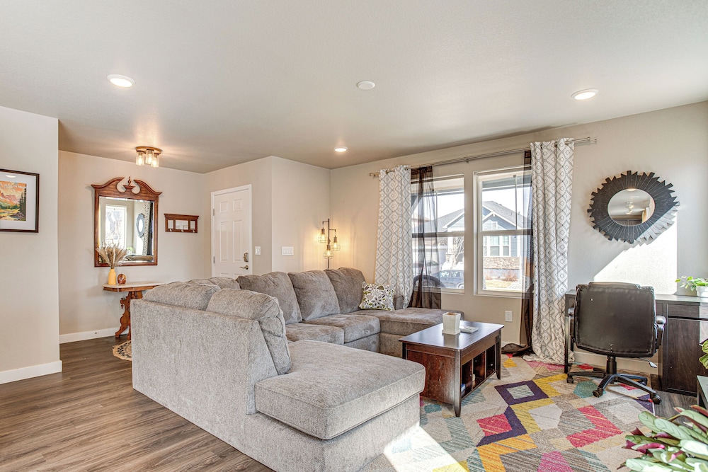 Beautiful Home w/ Bonus Room & Prime Location!