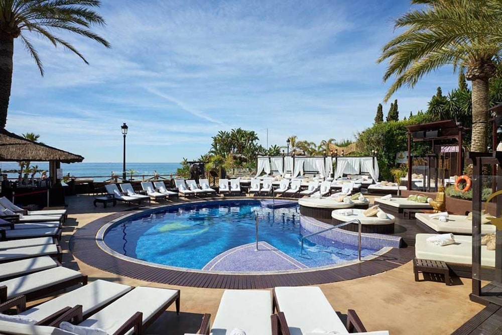 Amazing Beachfront Villa Heated Pool Marbella