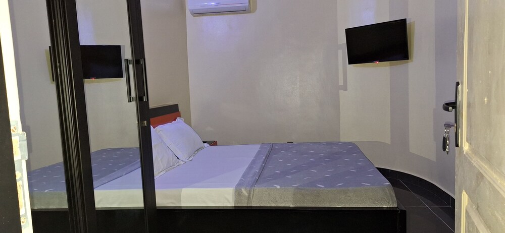 Room-economy Double Bed in Royal Blue Gu
