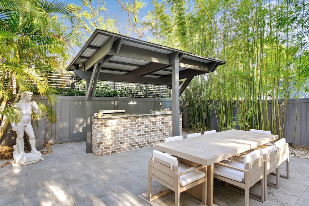 Sunset Bungalow With Hot Tub - 6ppl