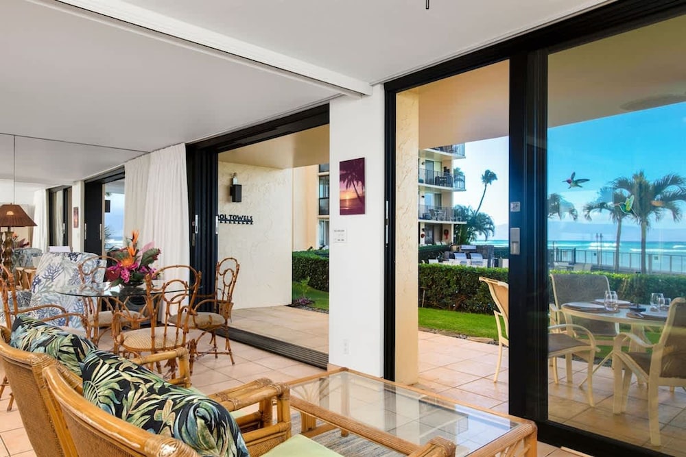 Spacious Oceanfront Hideaway Ground-level Paradise