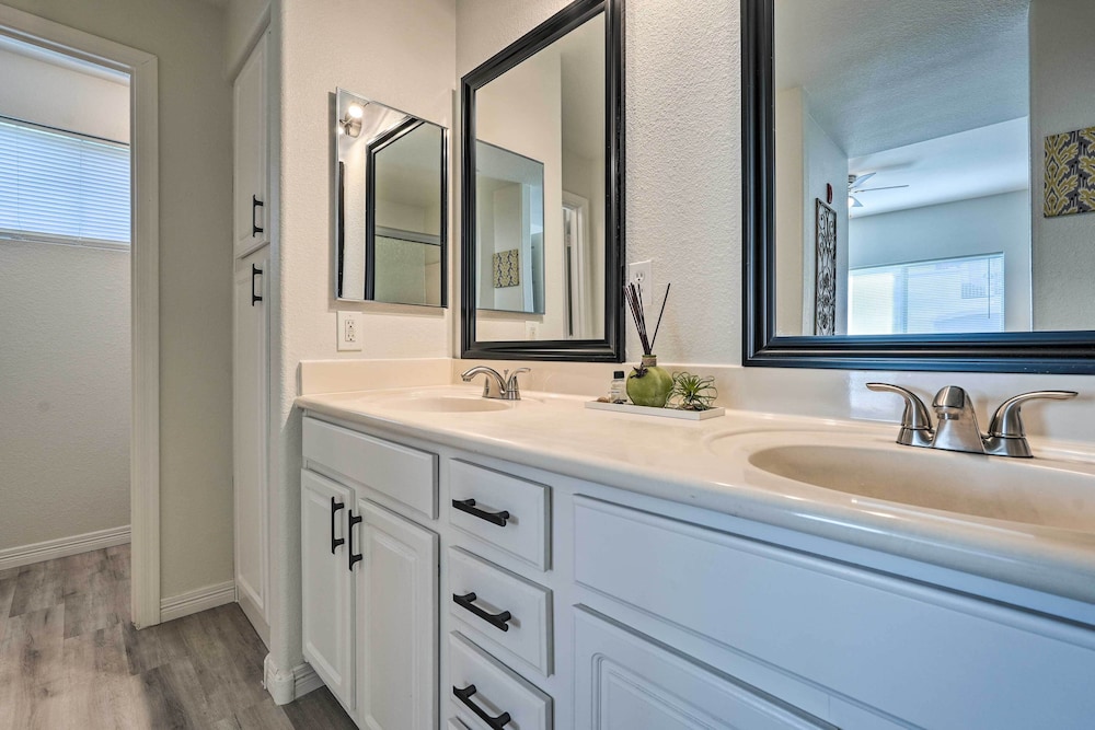 Midtown Phoenix Vacation Rental w/ Pool Access! view 4