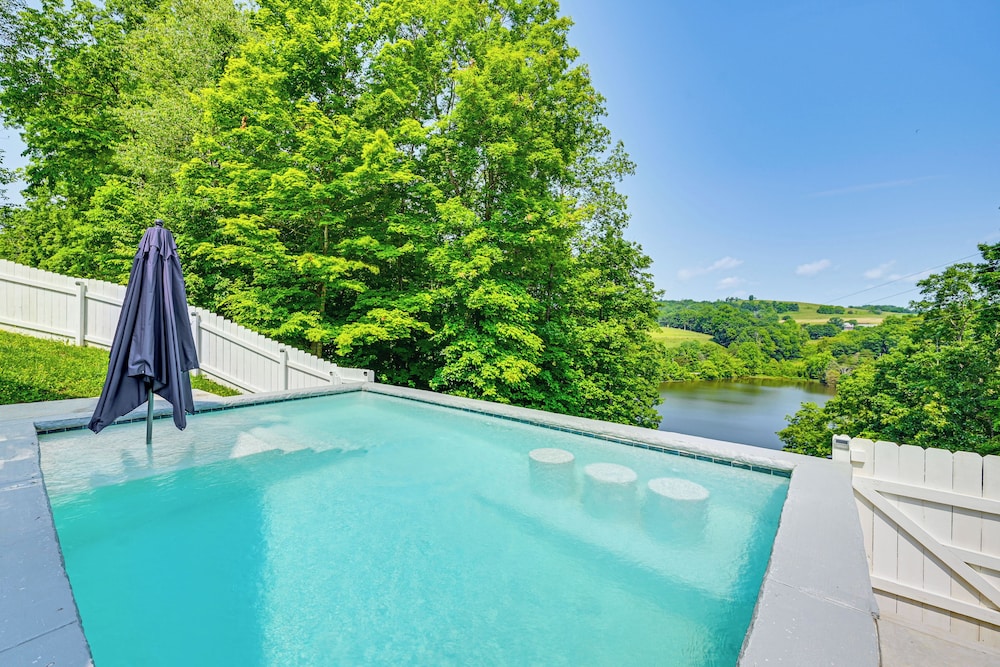 Pool, Lake Views, Dock & More: Mt Vernon Getaway
