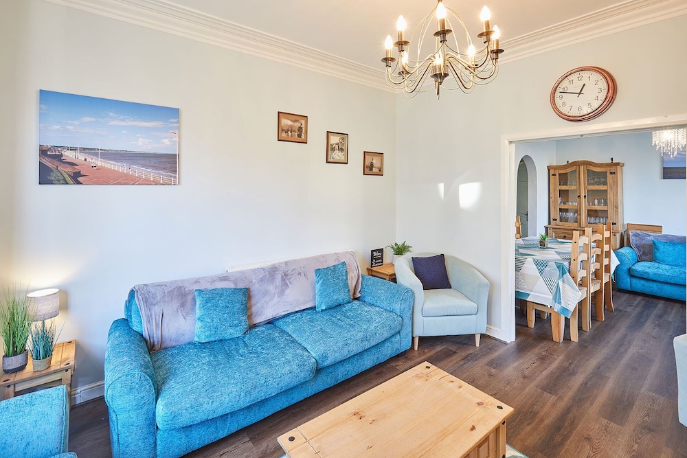 Host Stay Holyrood Lodge view 2