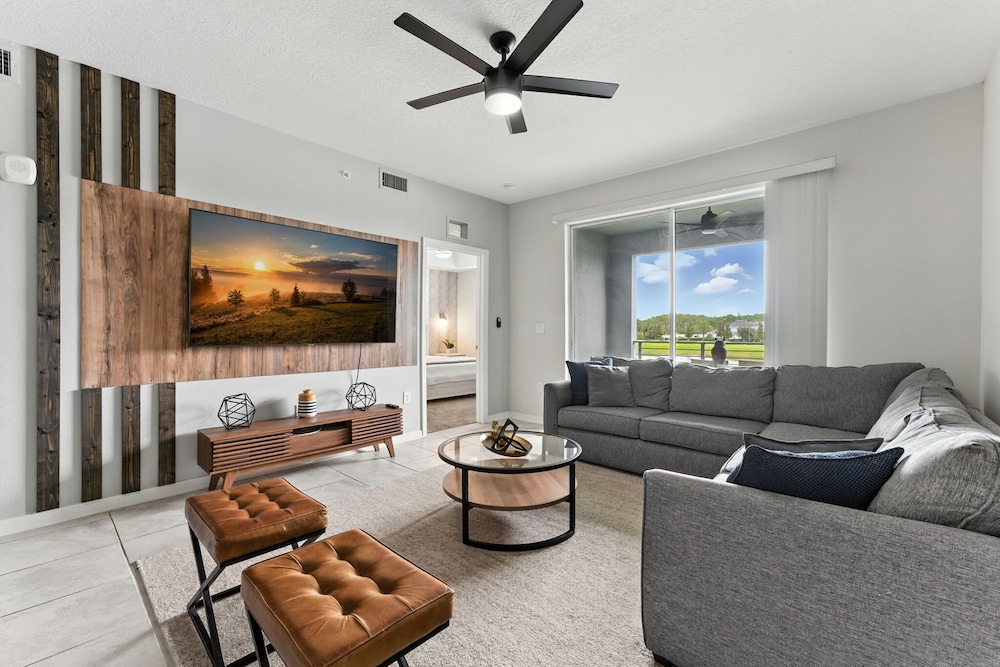 Elegant 2BR in Storey Lake Top Location