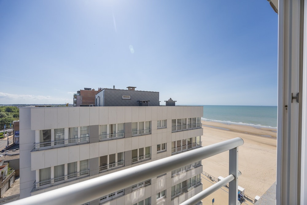 Modern Studio on the 8th Floor Near the sea
