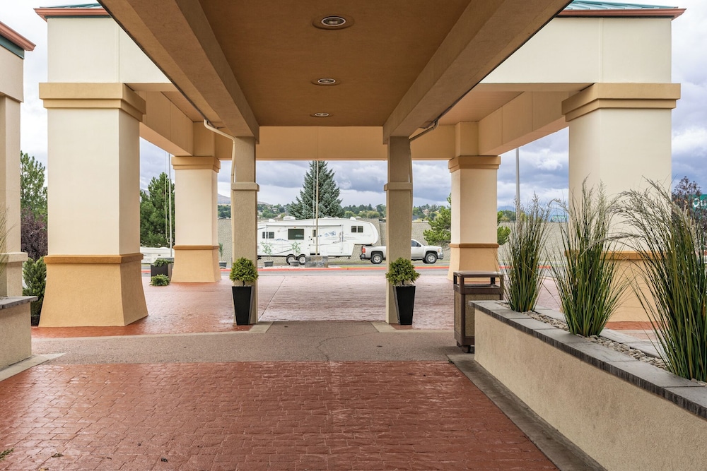 Grand Idaho Inn & Suites