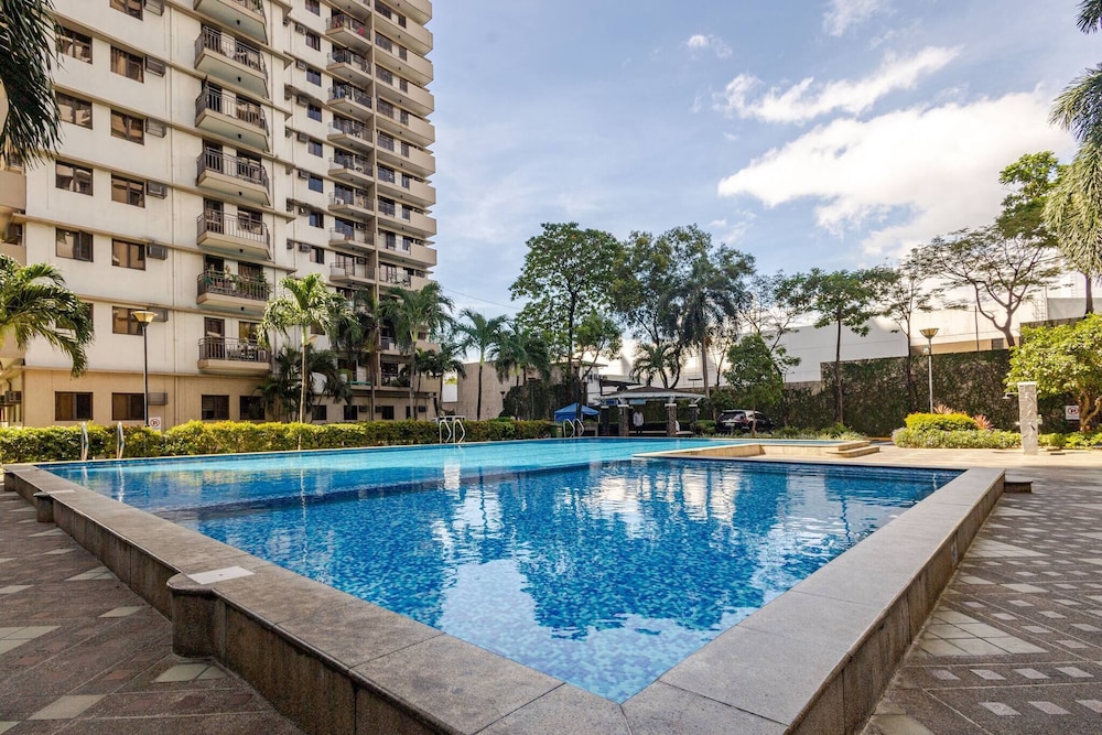 Lovely Skyview Haven -near BGC