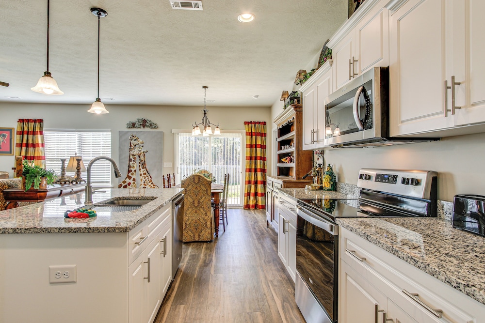 2 Mi to Steeplechase Racecourse: Stylish Aiken Gem