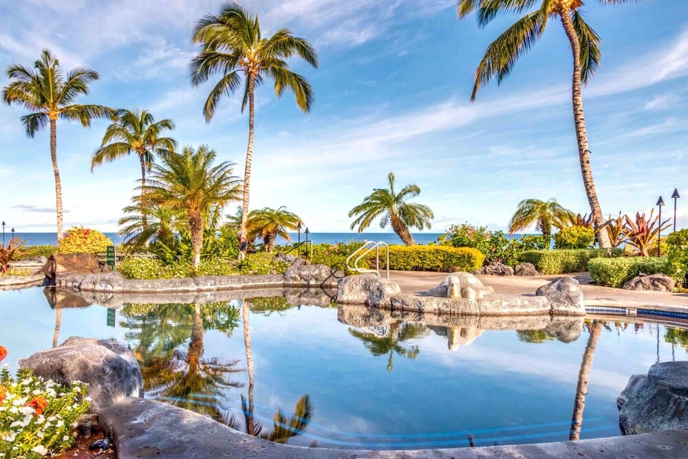 Halii Kai Oceanfront KBM Resorts 2 Units, 4 Bedrooms Ml-2567