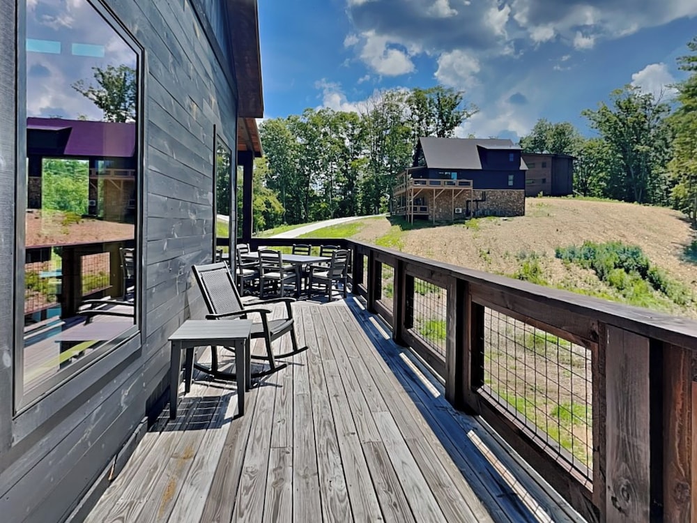 Smoky Ridge Sanctuary by Jackson Mountain Rentals