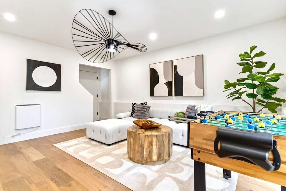 @ Marbella Lane - Stylish 4BR w/ Revitalizing View