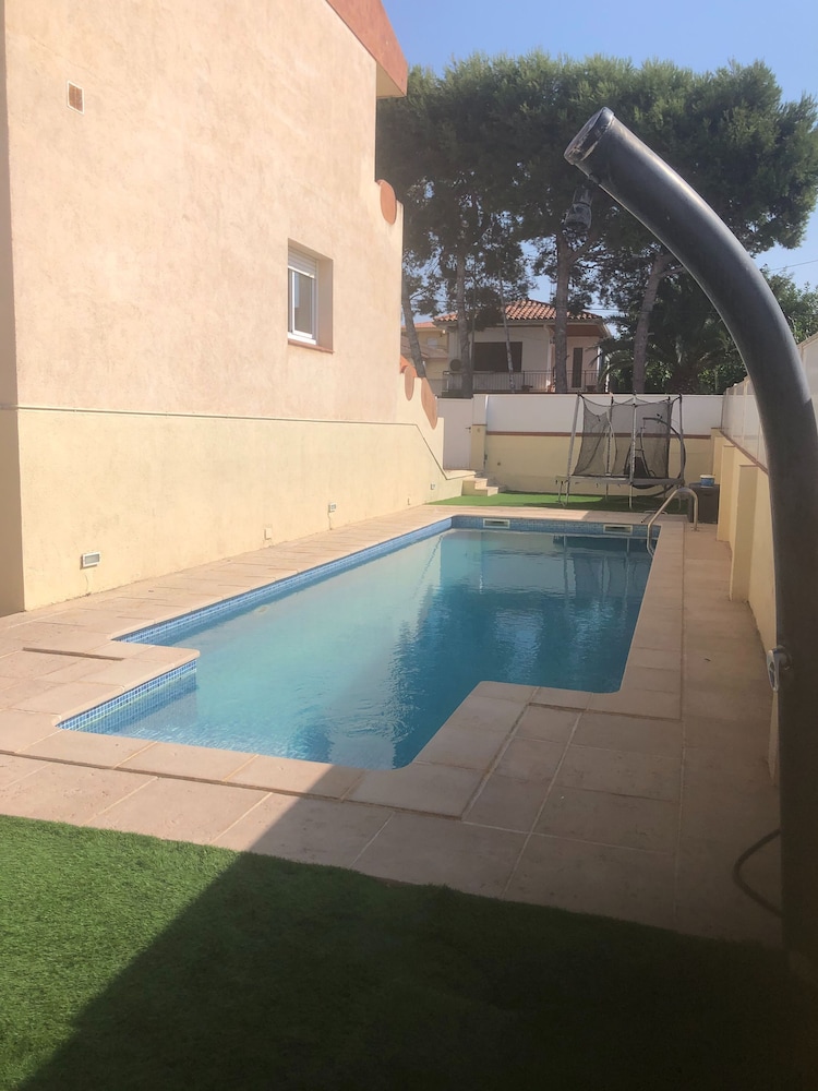 House With Large Private Pool Near the Beach photo 2