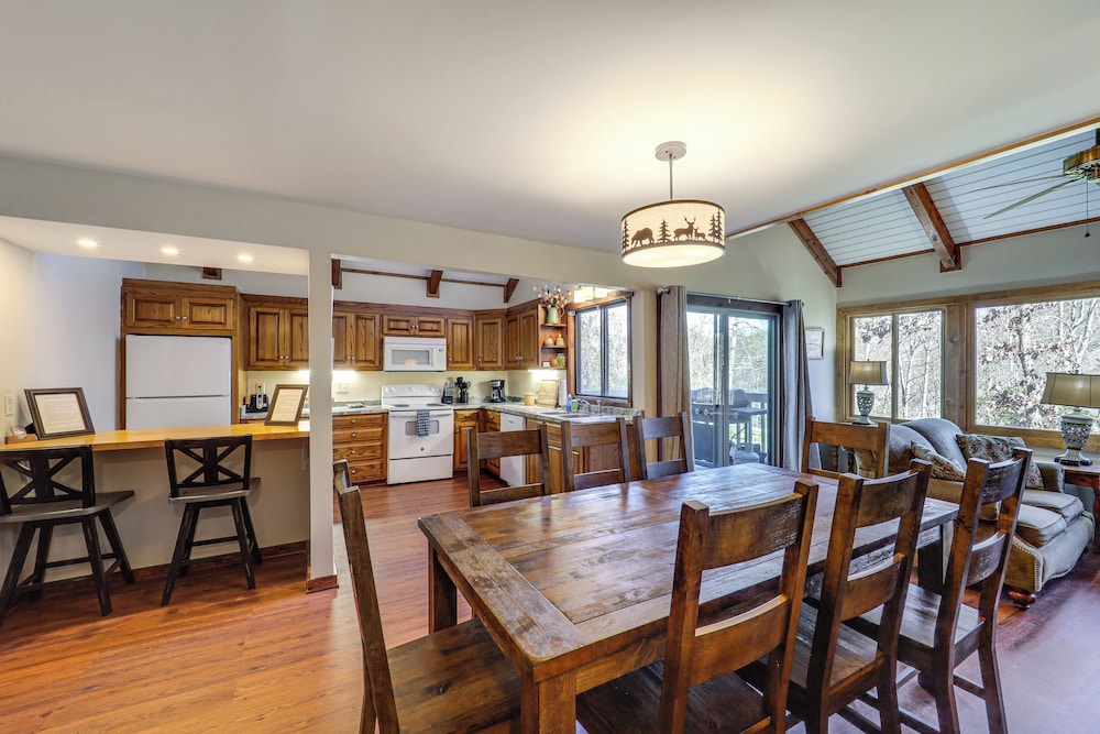 1/4 Mi to Skiing & Golf! Sugar Mountain Getaway