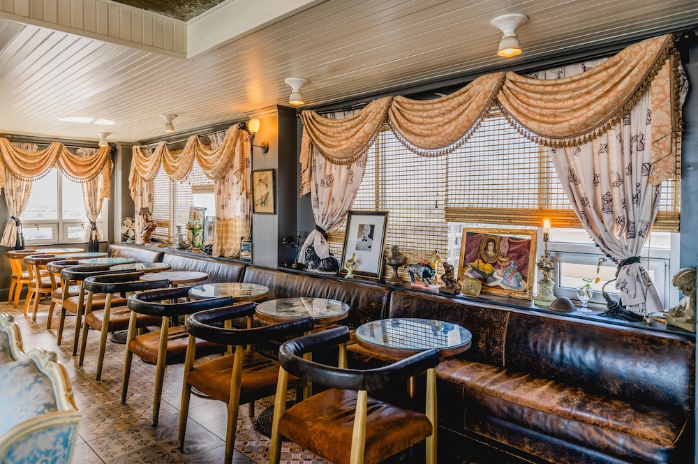 New Orleans Vacations - The Pontchartrain Hotel - Property Image 6
