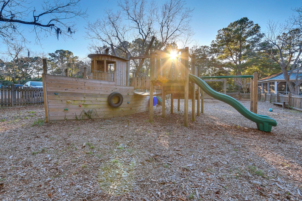 Waterfront Home on Dataw Island: Golf & Amenities!