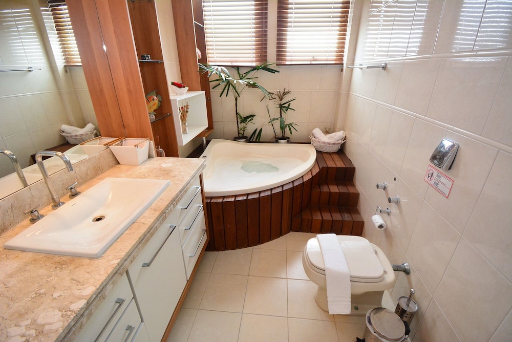 Elegante Casa com Piscina - João Paulo
