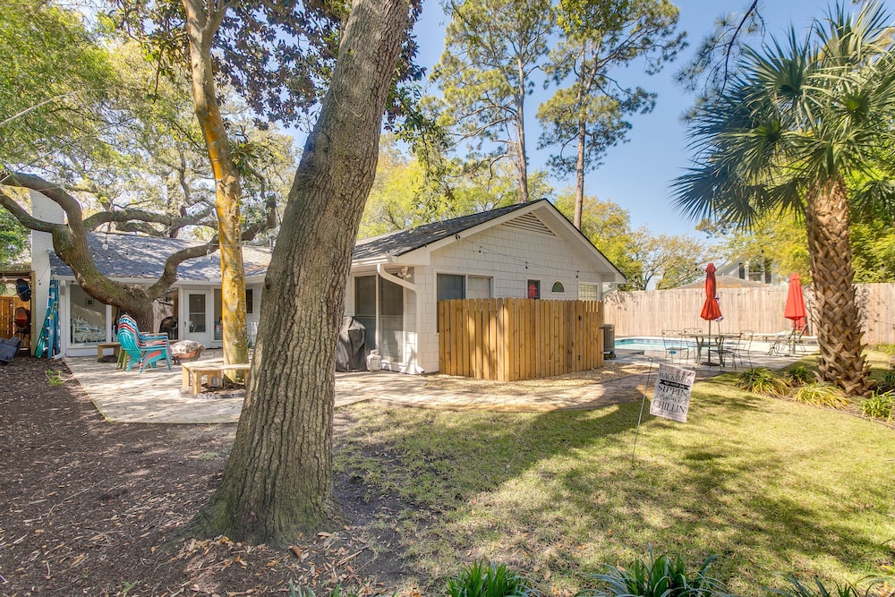 Spacious St Simons Island Vacation Rental w/ Pool! view 4