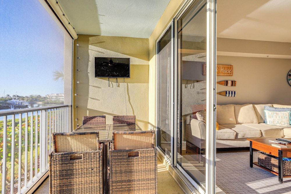 Swim, Fish & Explore: Waterfront Gem in Ruskin
