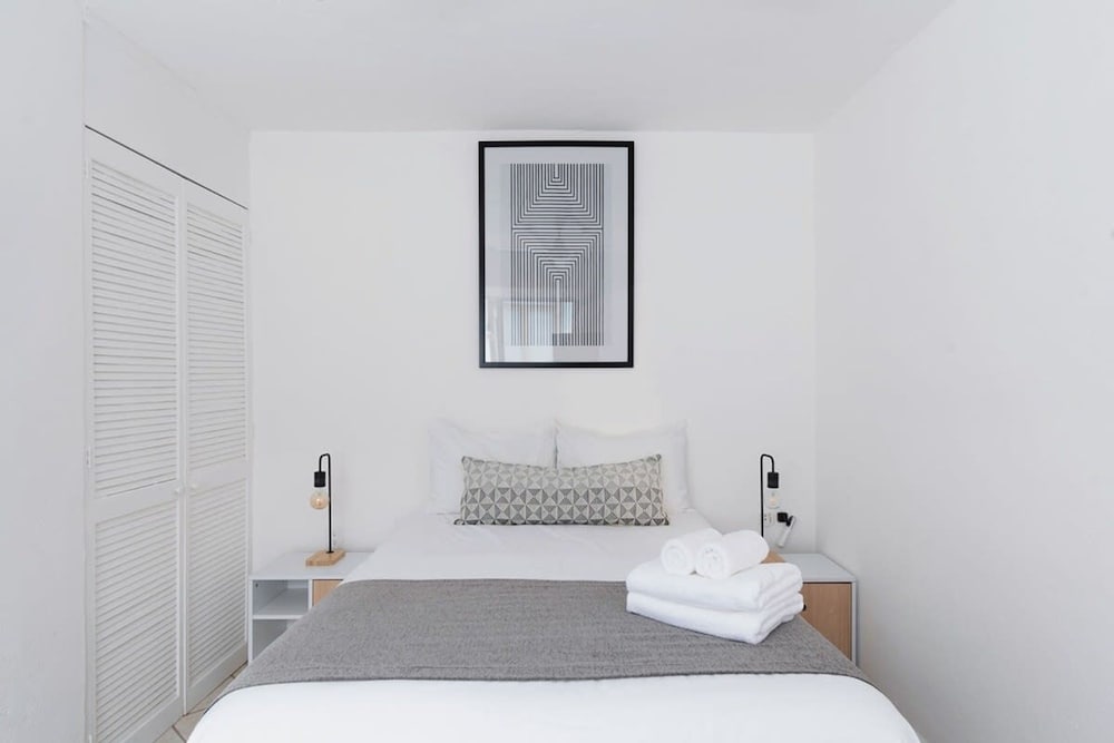 1bedroom Suite - 1 Block Away to Icon Beach