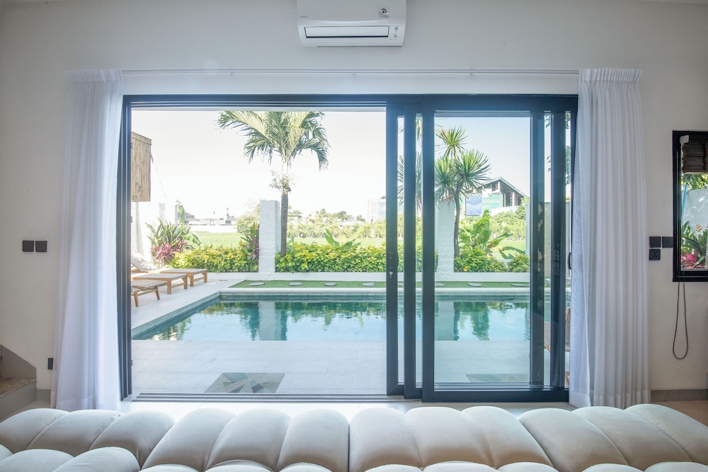 4 Bd Seminyak Retreat, Rice Fields 4 Mins to Beach