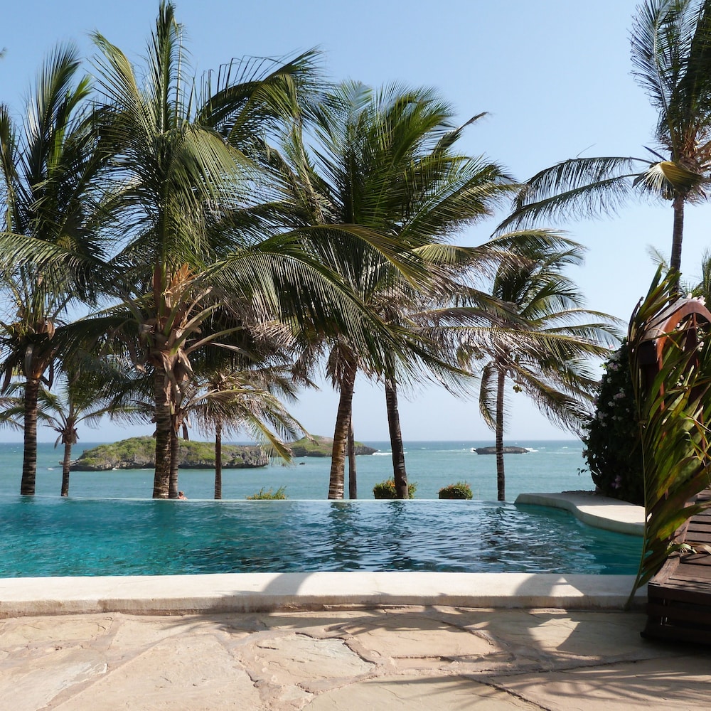 Aquarius Club International Resort