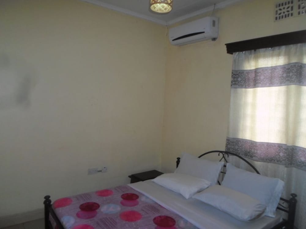 Tarn Hut Resort