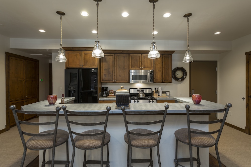 2 Bedroom Condo with Spa - Silver Baron Lodge 2 Condo