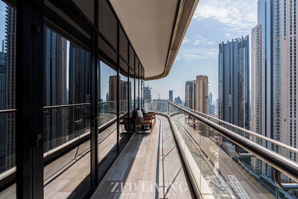 Downtown Dubai | Walk to Dubai Mall + Burj Views
