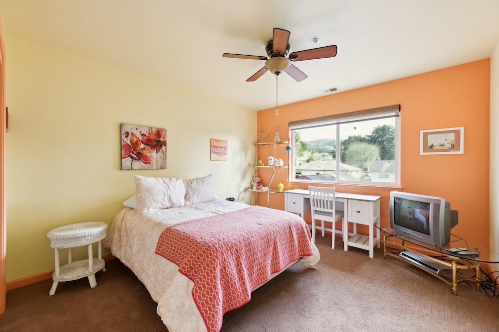 Coastal Getaway 5 Bedroom Home