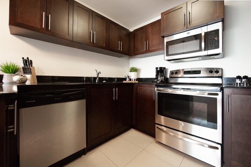 Luxury Downtown Suite With an Amazing View view 2
