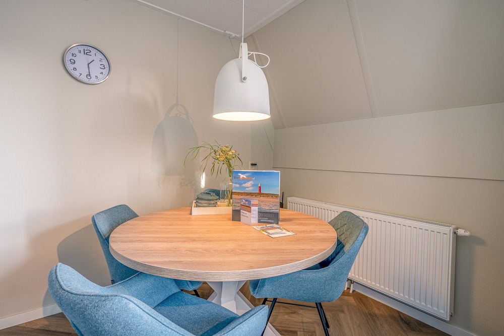 Tasteful 2-person Apartment Near the Center of De Koog