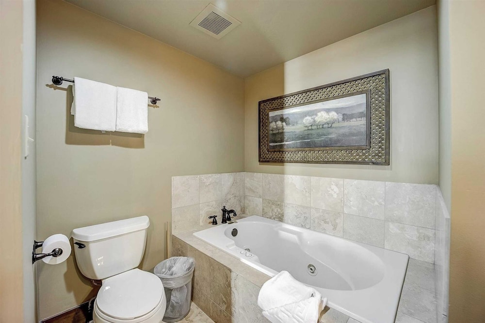 7 Condos, Ski-in/ski-out + Hot Tubs Sleeps 30 Mont Cervin by Avantstay