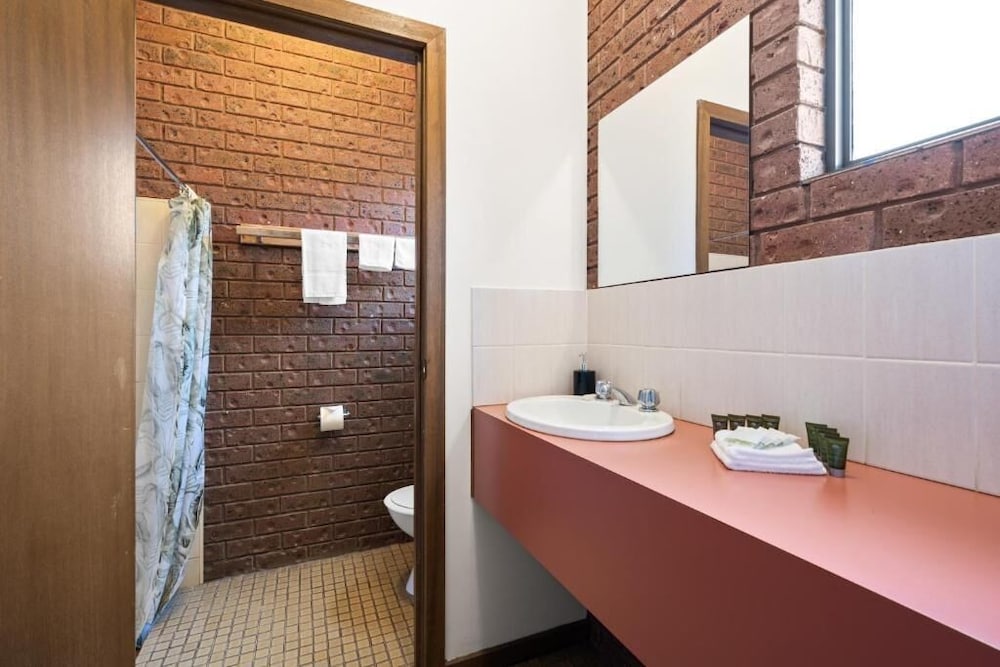 Harrietville Snowline Hotel