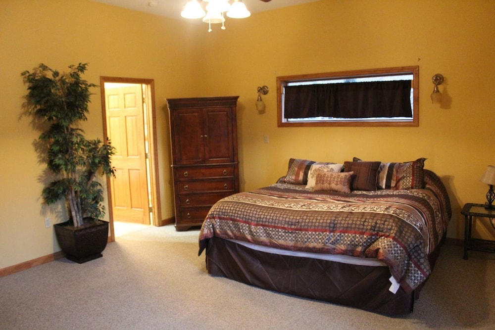 Huck`s Place view 3