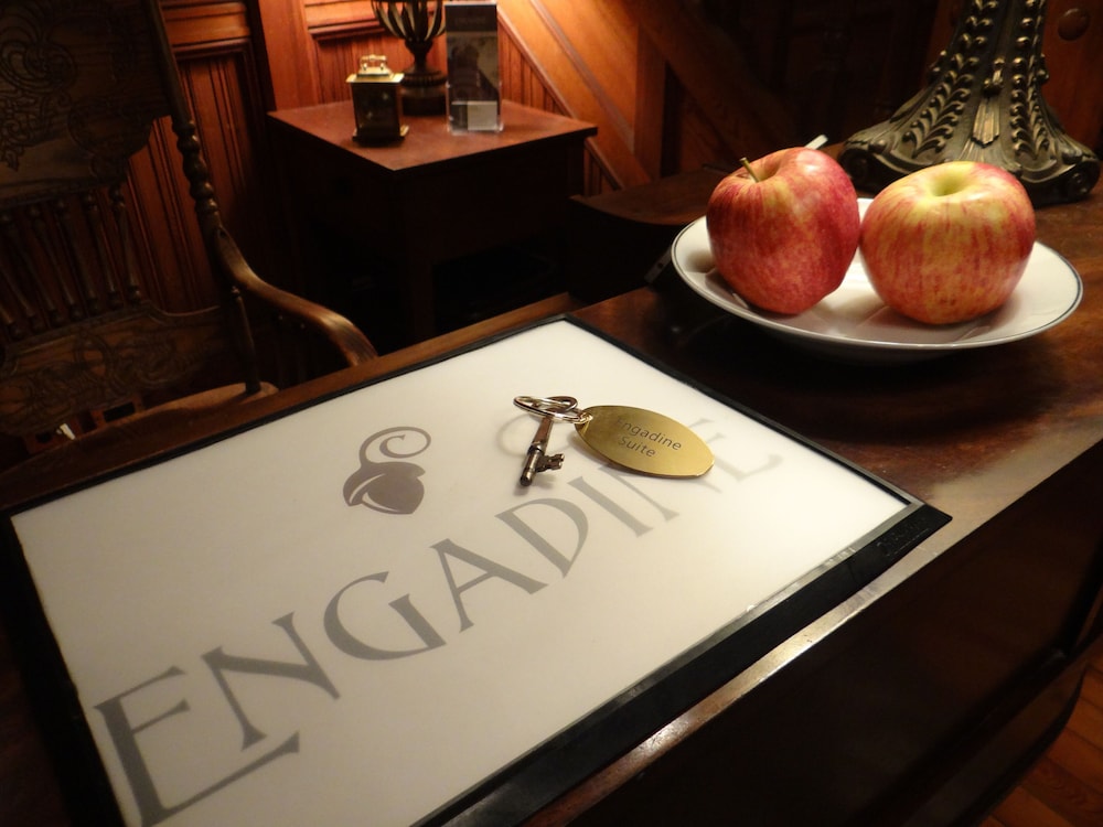 Engadine Inn  Cabins - Property Image 2