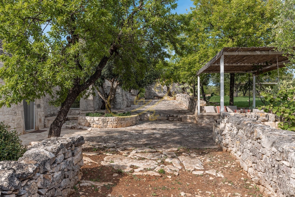 TD Trulli Vittoriani Charme and Pure Nature w Pool