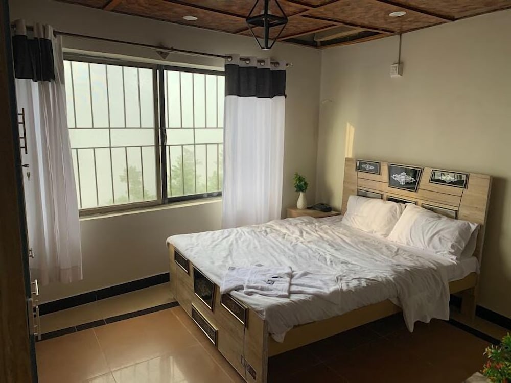Dunleigh Apartments Murree view 4