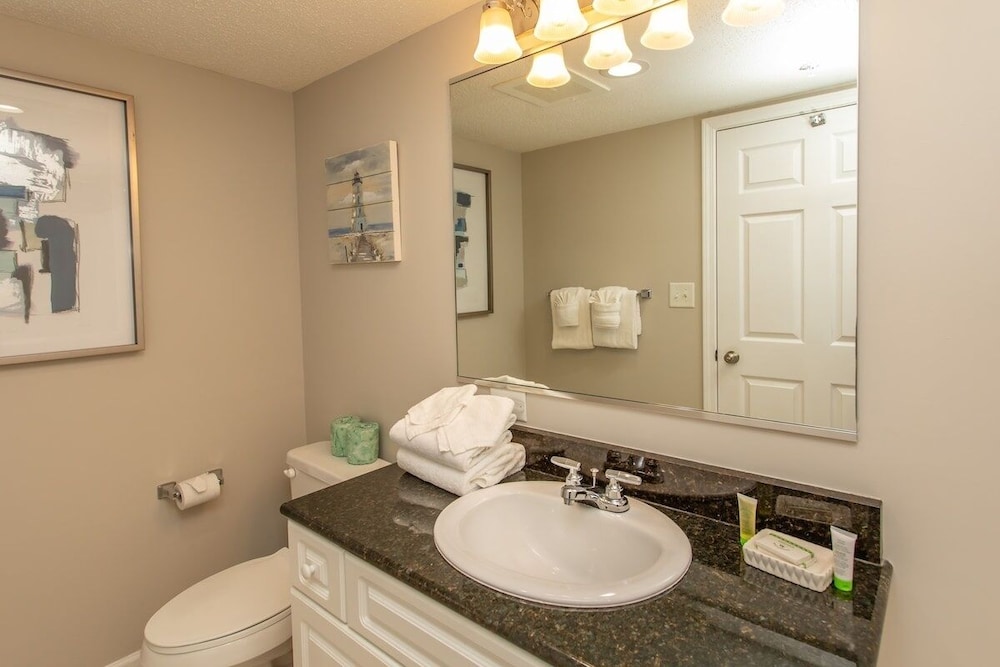 Yacht Club 1-1103 3 Bedroom Condo