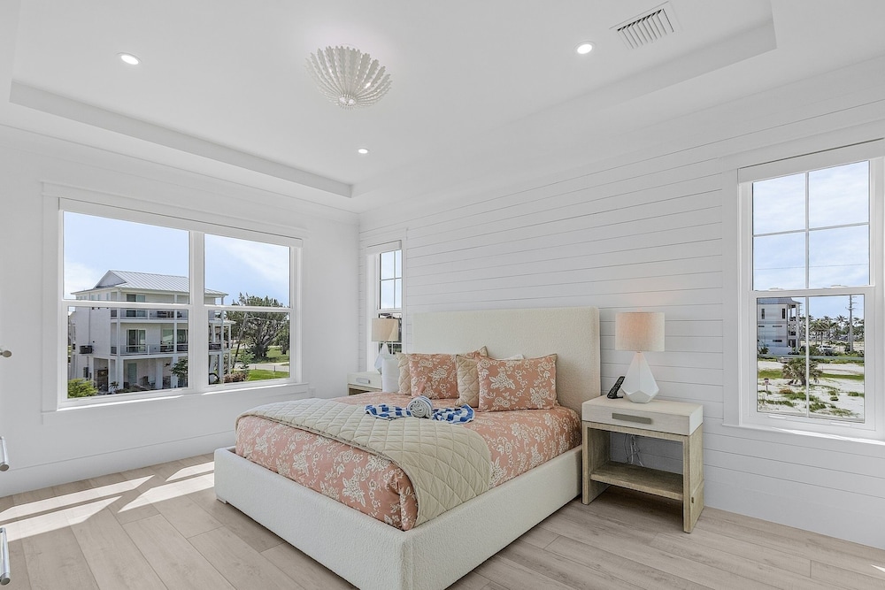 673 White Sands Retreat: Bay Views, Pool, Elevator 5 Bedroom Home