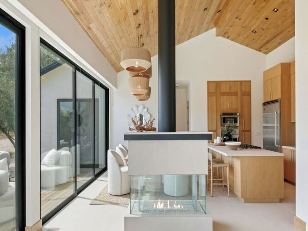 Lechusa - Secluded Creative Compound: Luxury 2-acre Estate w/ Studio & Pool