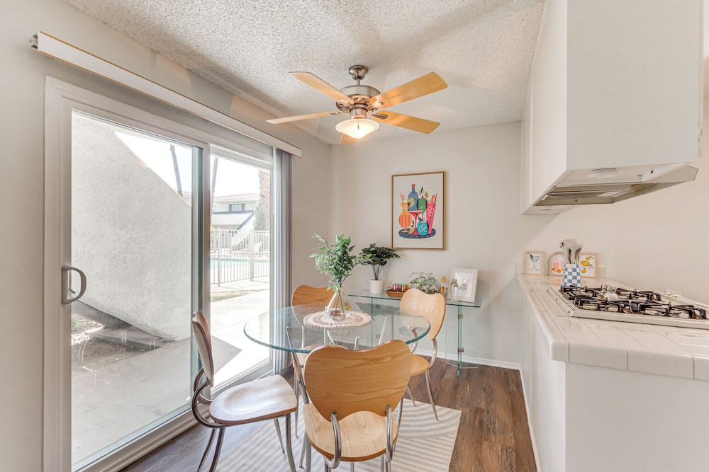 2 Mi to Downtown: Gated Condo in Palm Springs