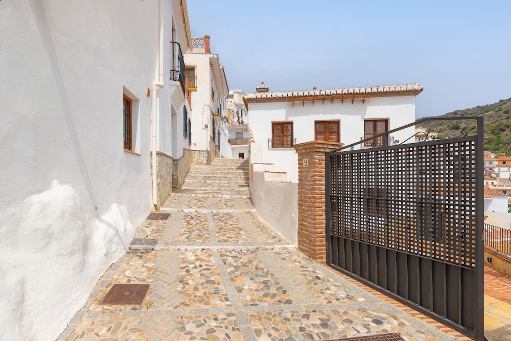 El Porton in El Borge view 3