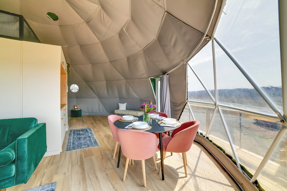 The Bear Dome w/ Barrel Hot Tub in Franklin!