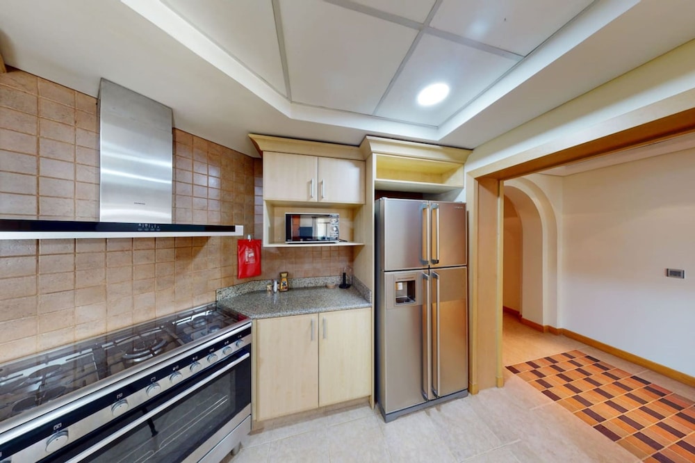 Al Dabas Beach Views 3BD Sleeps 6 Beachfront