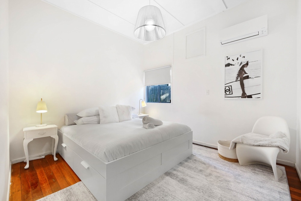 2-bed Beach House in Burleigh Heads Amidst Nature