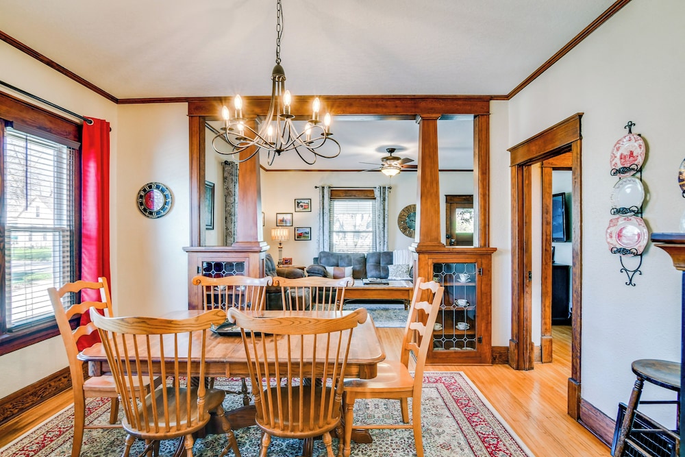Charming Winterset Vacation Rental w/ Yard & Patio view 2