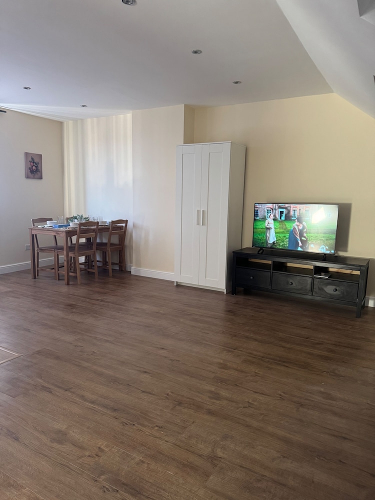 Close Central London 1 bed Apartment Sleeps 3